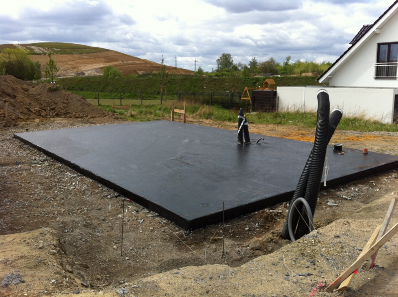 Neubau einer Pultdach DHH: Fertige Bodenplatte