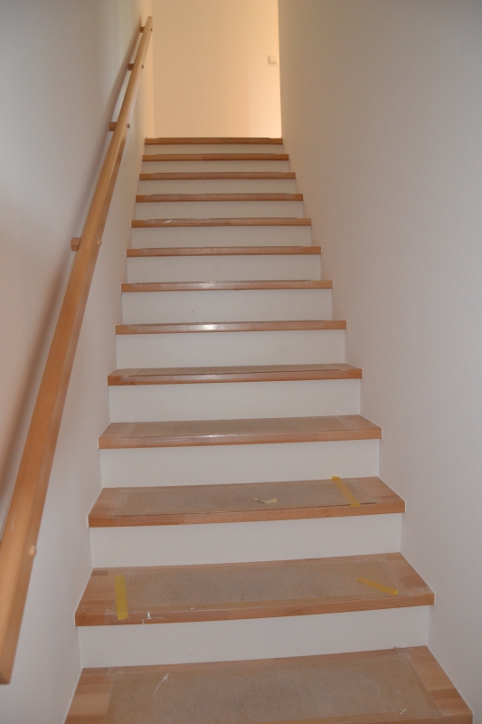 Beispiel Treppenaufgang schlüsselfertig Neubau Holzrahmen EG-OG