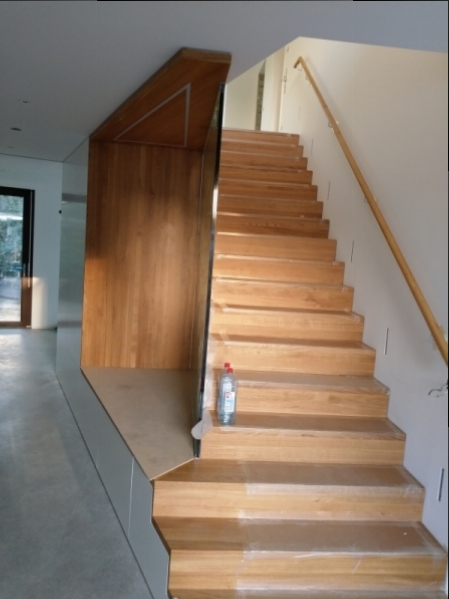 Aufgesattelte Holzkonstruktions-Treppe